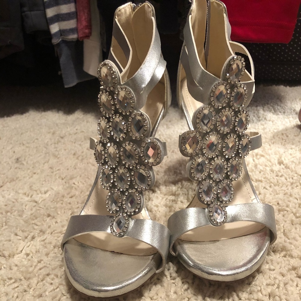David’s bridal jeweled pump